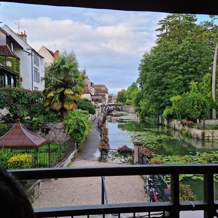 Kleines Appartement Im Zentrum Dole Buitenkant foto