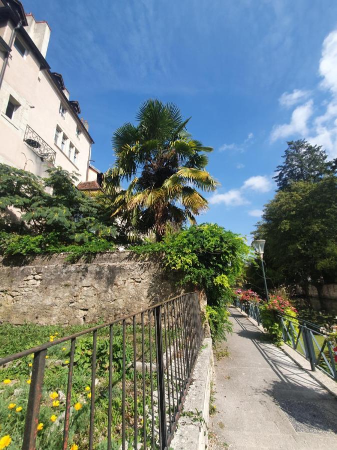 Kleines Appartement Im Zentrum Dole Buitenkant foto