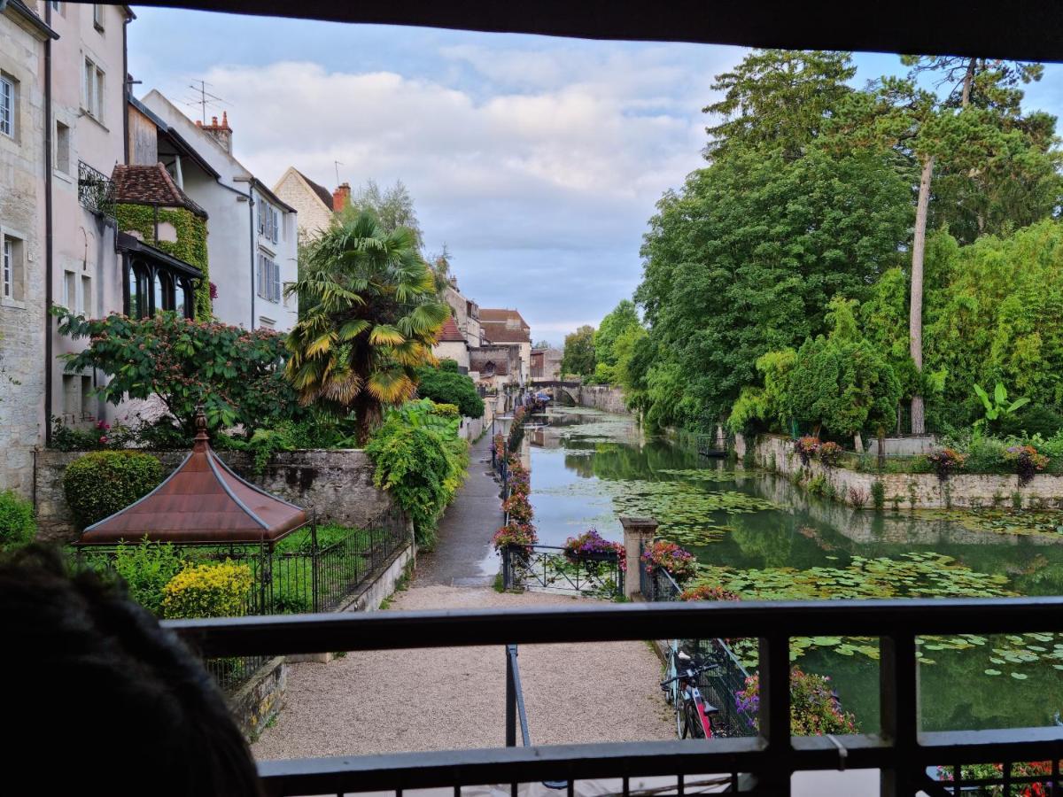 Kleines Appartement Im Zentrum Dole Buitenkant foto